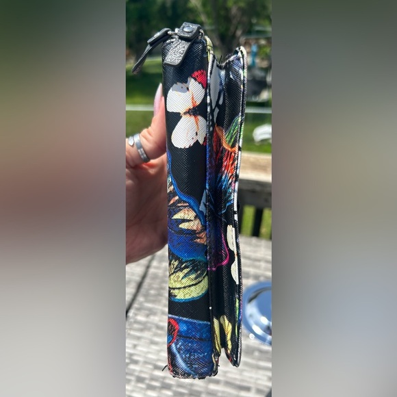 Bueno Butterfly Zip Around Crossbody Wallet Bag w/ Detachable Adjustable Strap - Picture 8 of 12